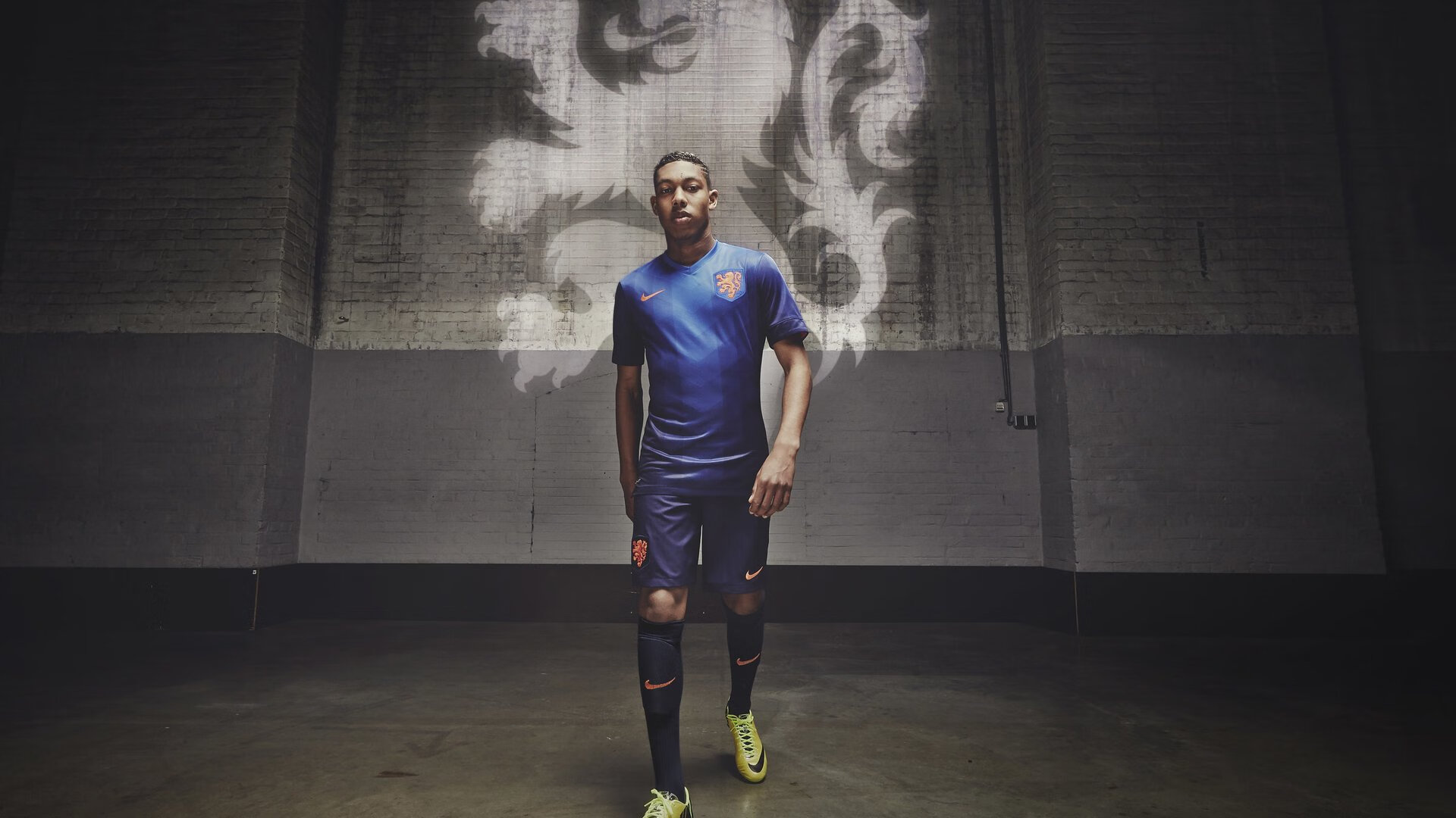 球员在比赛中展现高超技艺，带领球队获胜，球员们的比拼很热烈,赢得了观众的阵阵喝彩